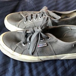 Gray Supergas